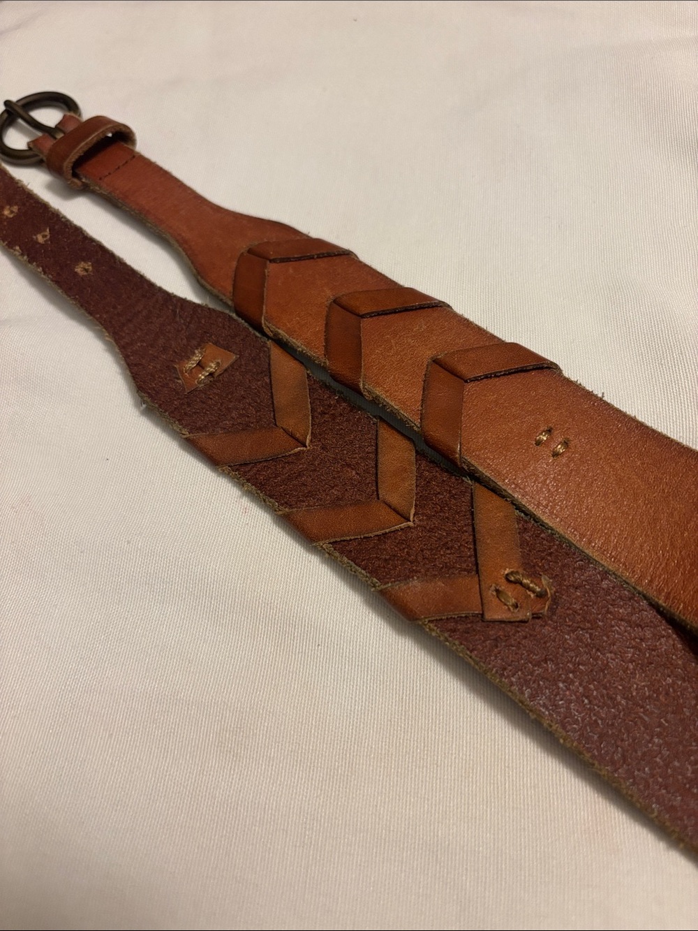 Hand tooled vintage 70’s leather belt with brass buckle cinch for waists 29-31” - Picture 2 of 6